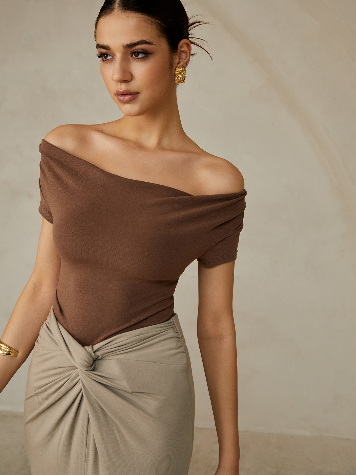 Off-Shoulder Pleated Bluz