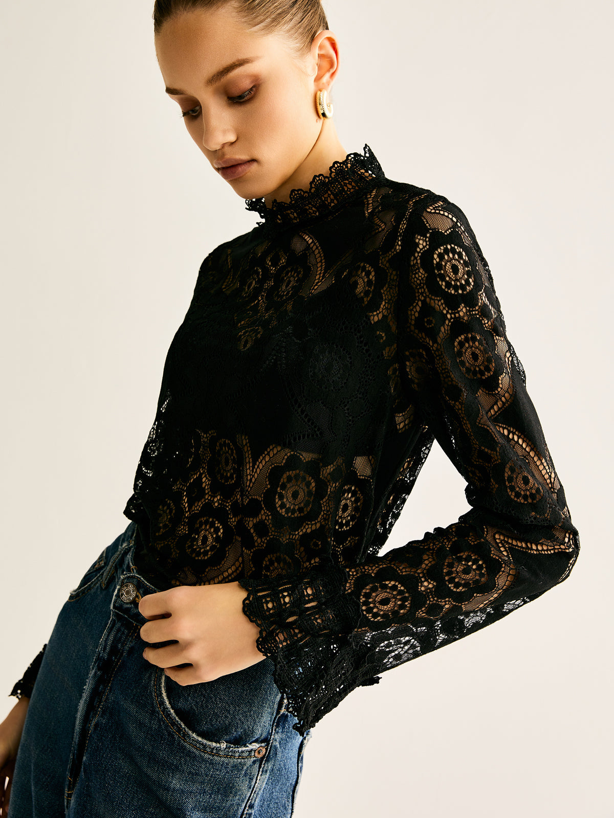 Lace Embroidery Floral Mock Neck Bluz