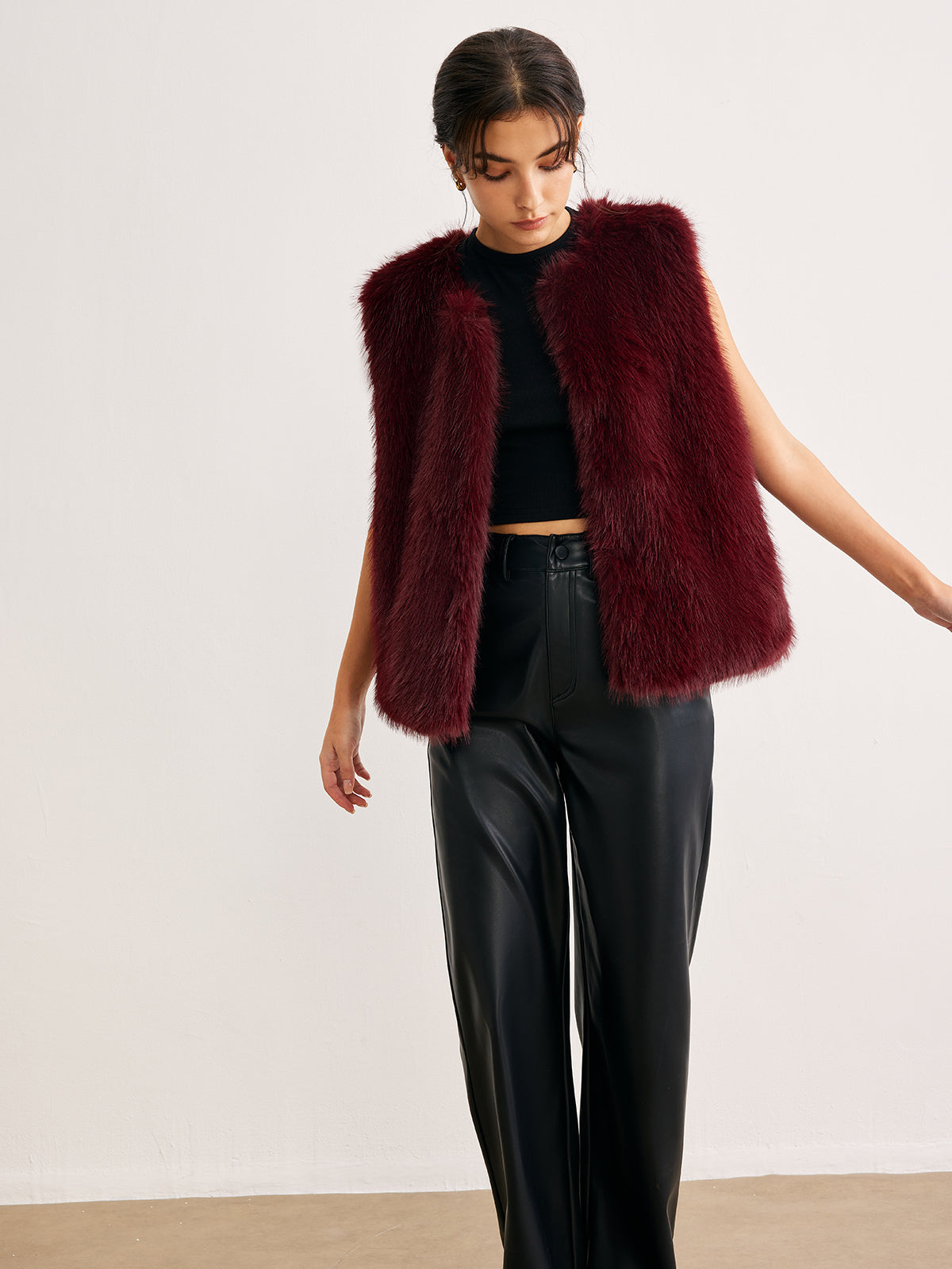 Minimalist Faux Fur Yelek