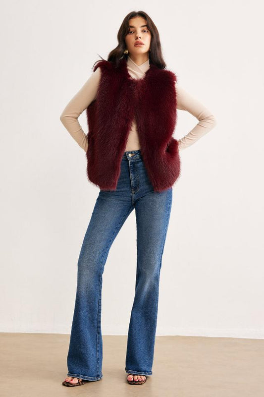 Minimalist Faux Fur Yelek