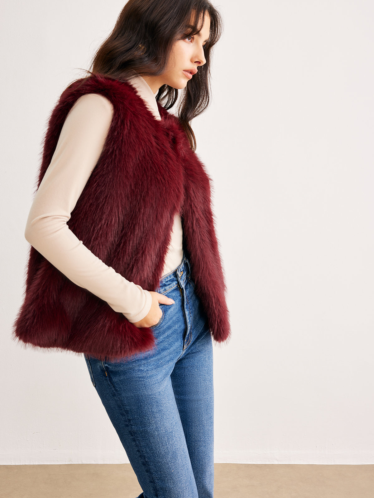 Minimalist Faux Fur Yelek