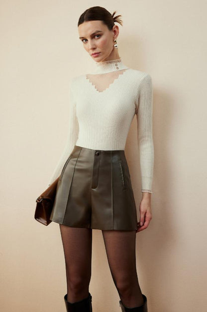 Mock Neck Sheer-Detail Slim Bluz