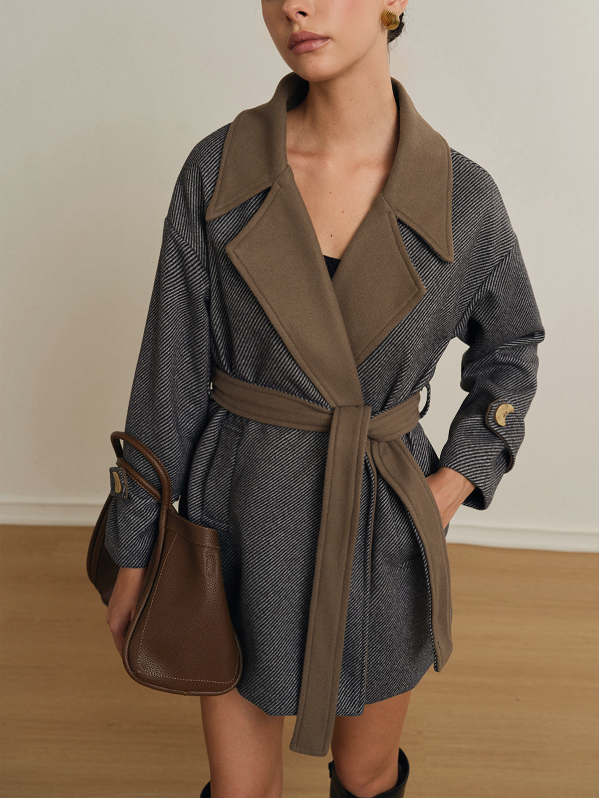 Versatile Contrast Collar Belted Wool Palto